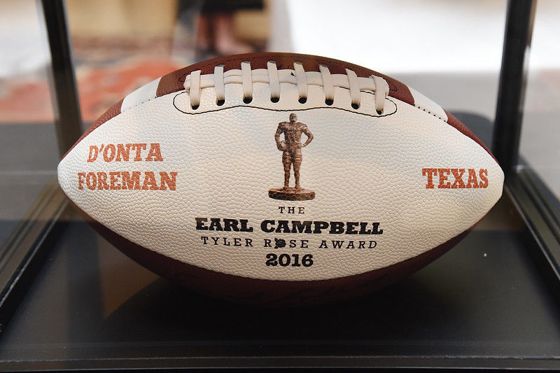 Samaje Perine earns Earl Campbell Tyler Rose Award with dominant