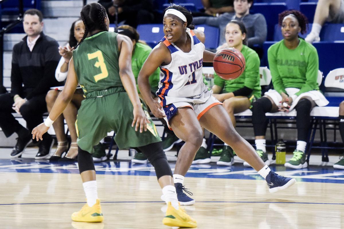 Ut Tyler Basketball Patriots Split Dh With Belhaven College