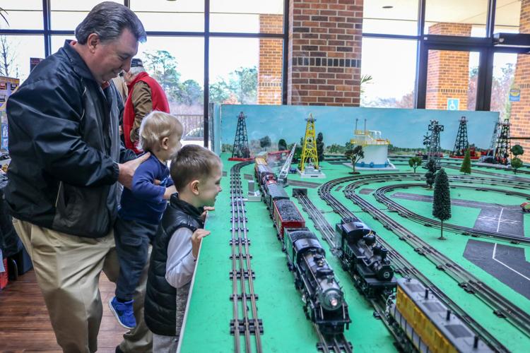 Annual train show brings collectors, East Texas families to Rose Garden