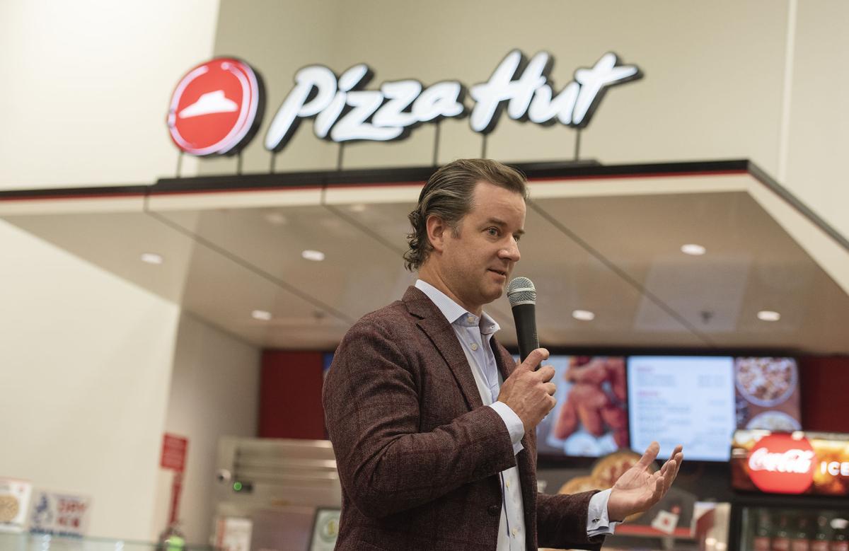 11262019_local_pizza_hut_brookshires_02web.jpg