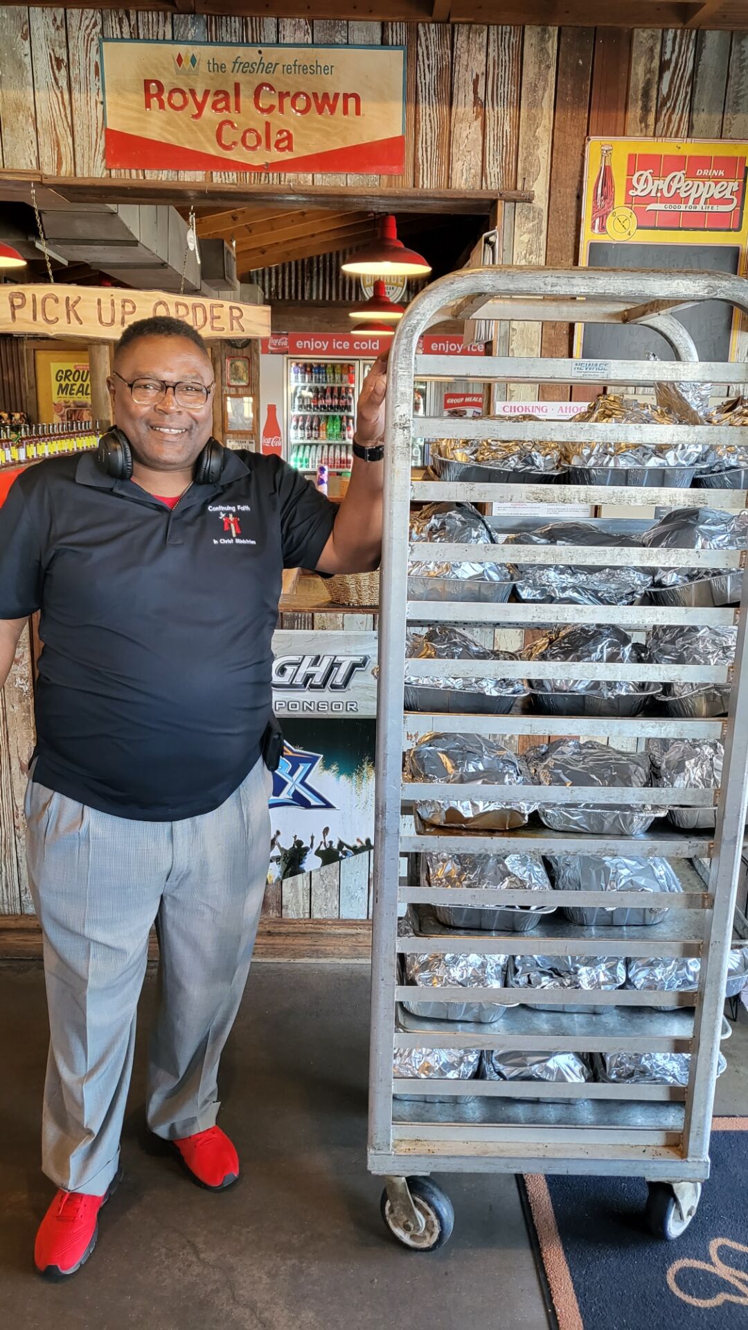 Local Ministries and Rudy's BBQ collaborate to give out turkeys for community