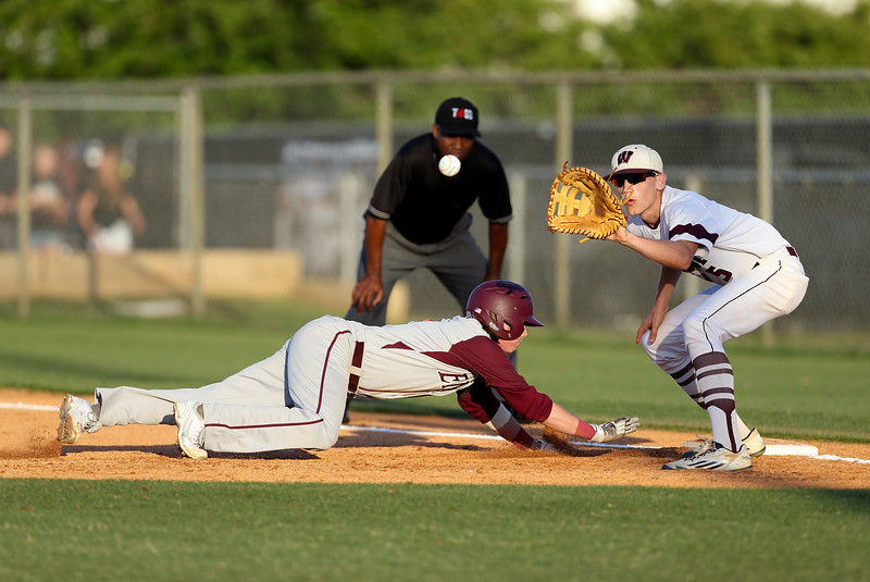 Whitehouse sweeps Ennis, moves on to regional quarterfinals, Sports