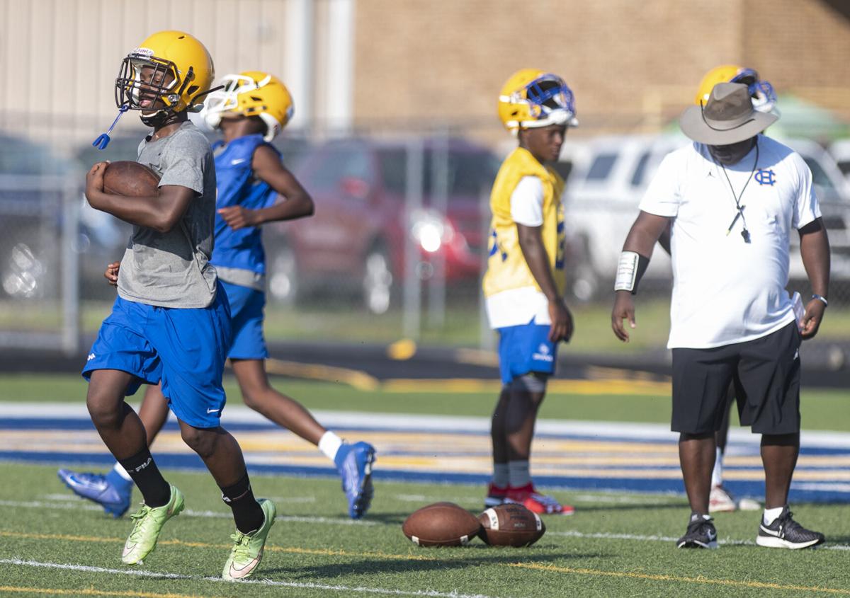 Chapel Hill Bulldogs hit the field for first practice | Sports