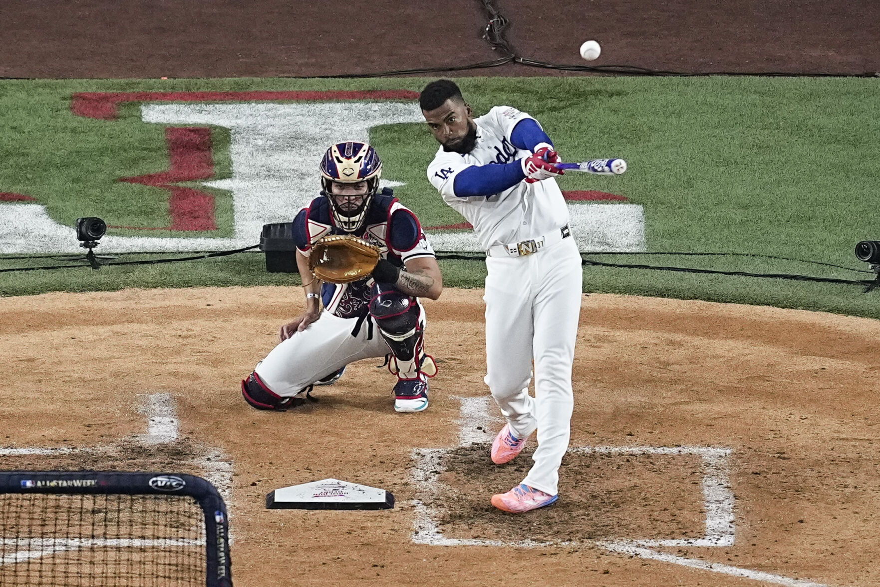 Teoscar Hernández Breaks East Trend, Becomes First Dodger To Win Home ...