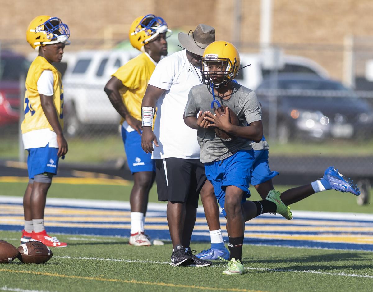 Chapel Hill Bulldogs hit the field for first practice | Sports