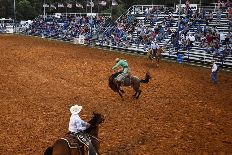 Lindale rodeo celebrates 30 years of tradition Local News