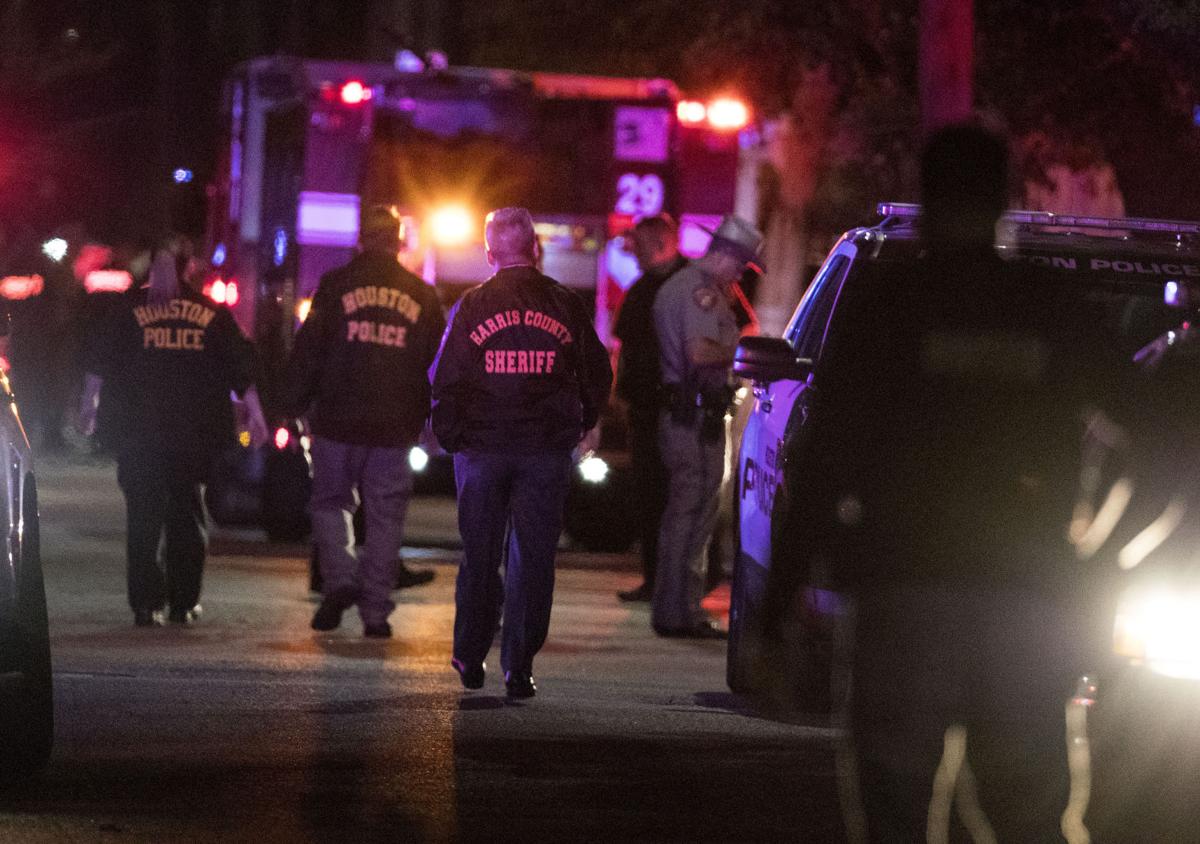 Shooting That Hurt 5 Houston Police Officers Started With Warrant Attempt Local News Tylerpaper Com