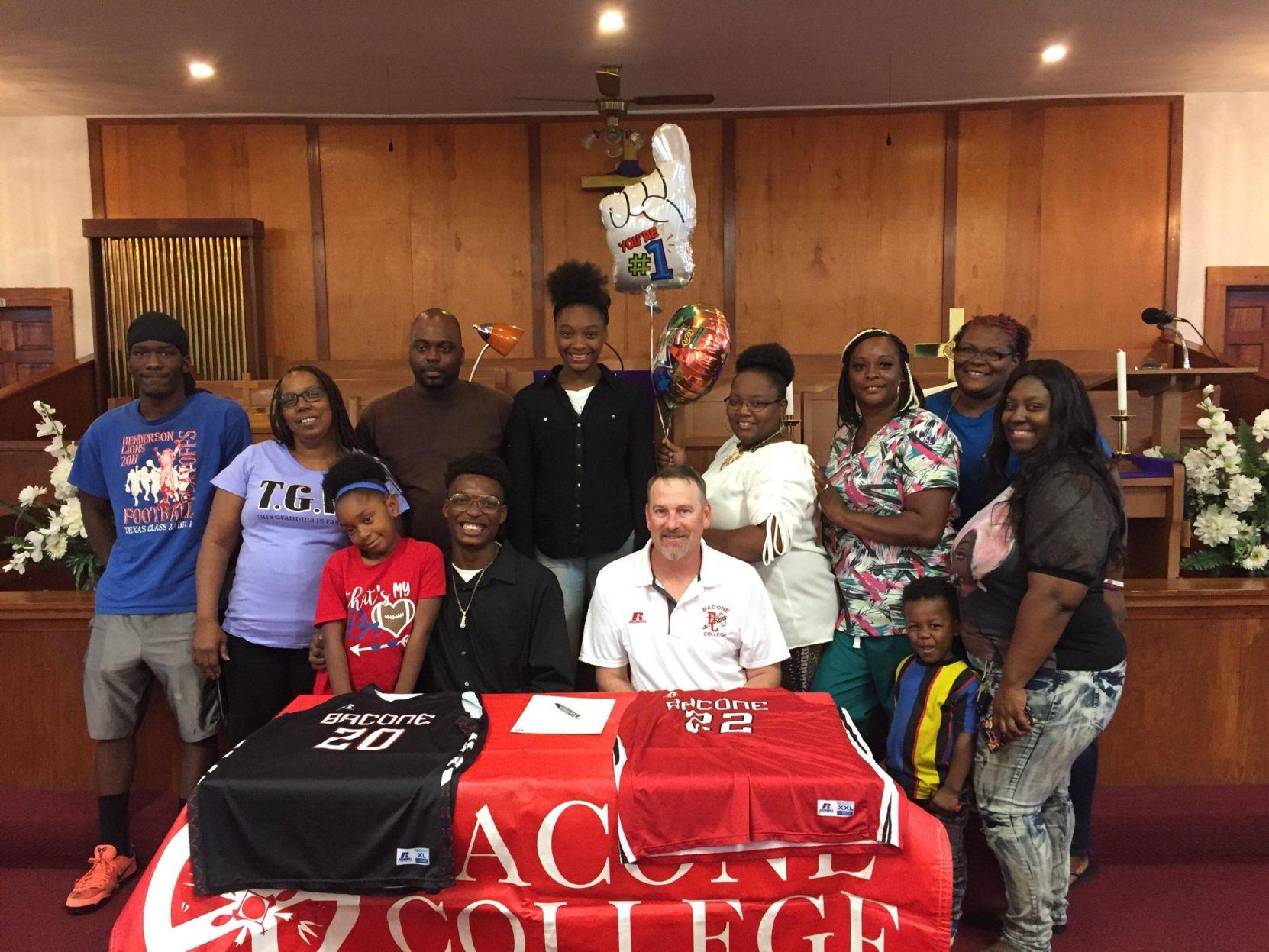 Laneville S Tymarkeon Davis To Play Basketball At Bacone College