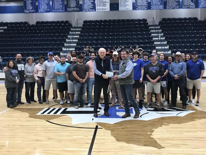 Frankston dedicates gym to Coach Robert Loper