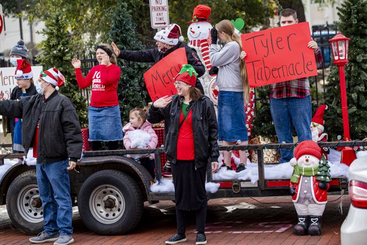 Drivethru Christmas parade draws hundreds of vehicles to downtown