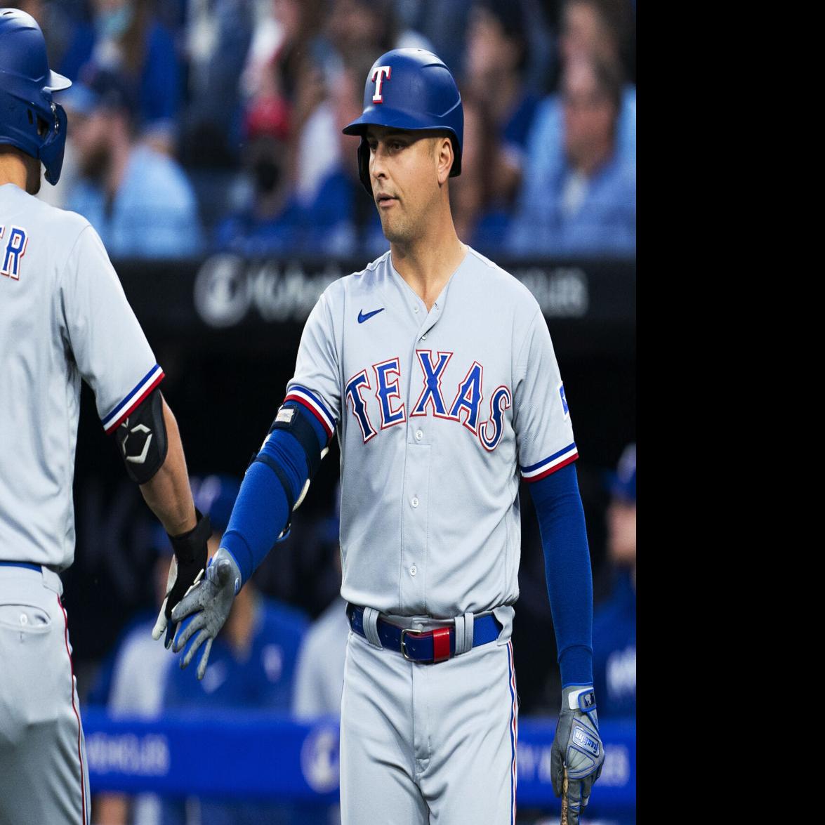 Rangers finish four-game sweep of Blue Jays, move into second wild