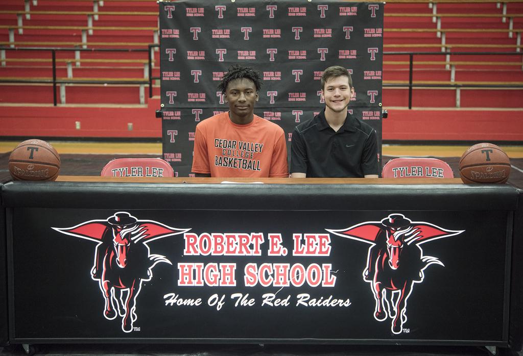 Lee S Curtis Jones Will Play Basketball For Cedar Valley College