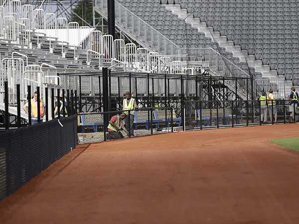 Marlins moving in fences, changing from grass to synthetic surface