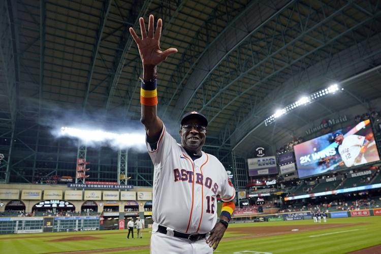 Mr. 2000: Astros manager Dusty Baker reaches milestone mark