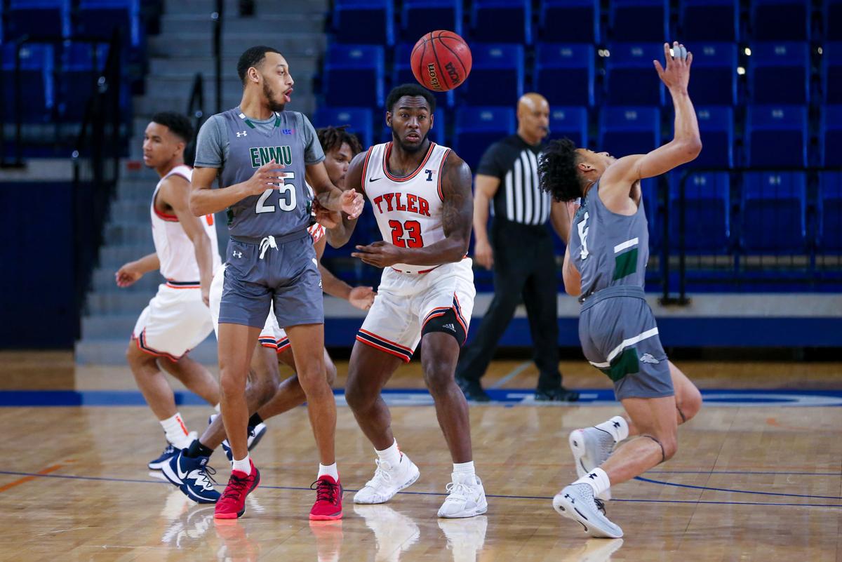 Seniors Day Ut Tyler Wins Final Home Game Of Season College