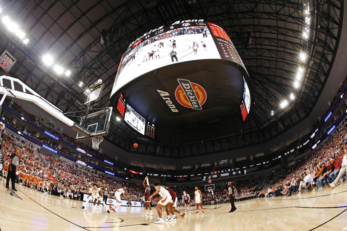 Lone Star Showdown Texas Tops Texas A M 60 50 In Rivals 1st