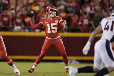 Mahomes to start for Chiefs against Broncos