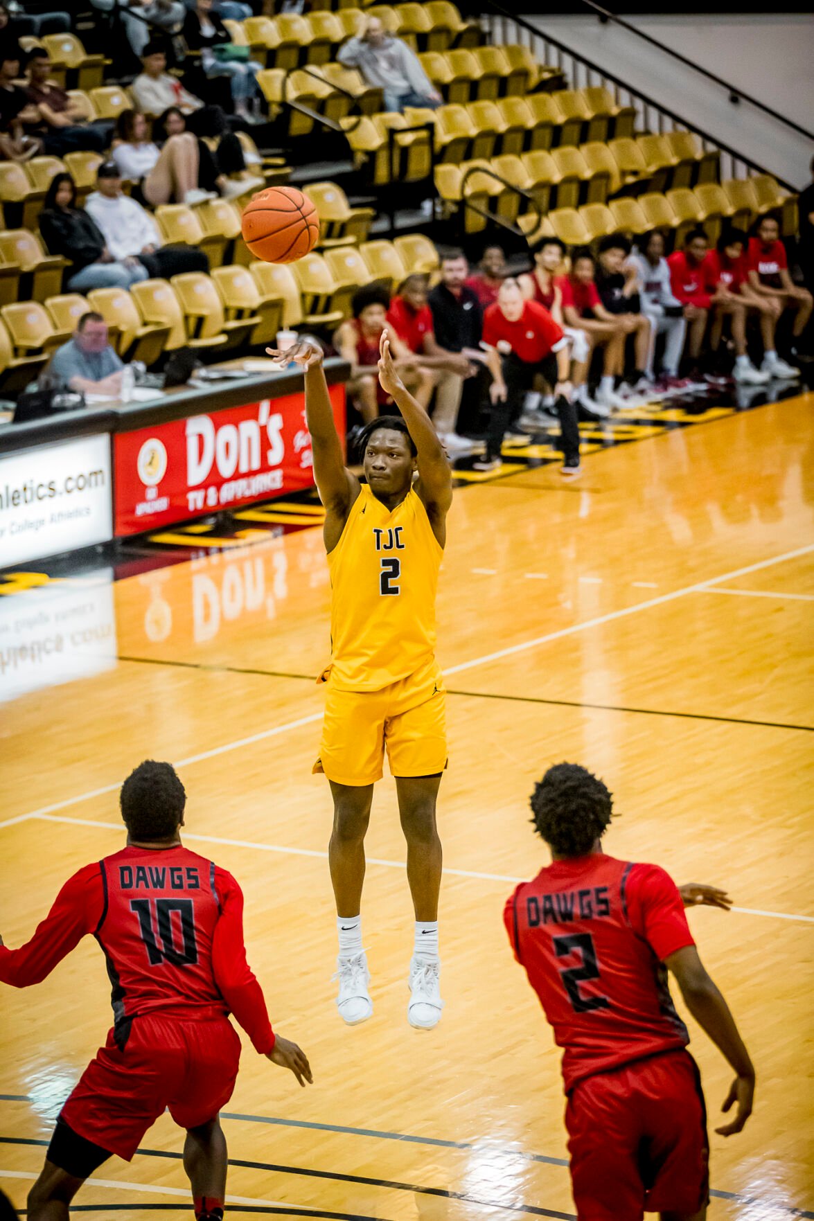 TJC Apaches Take 74-63 Win Over Navarro | Sports | Tylerpaper.com