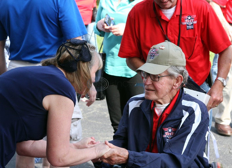 Lest We Forget: World War II Veterans Return Home From Trip | Local ...