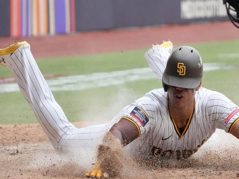 Padres rally for 2-game Mexican sweep, beat Giants 6-4