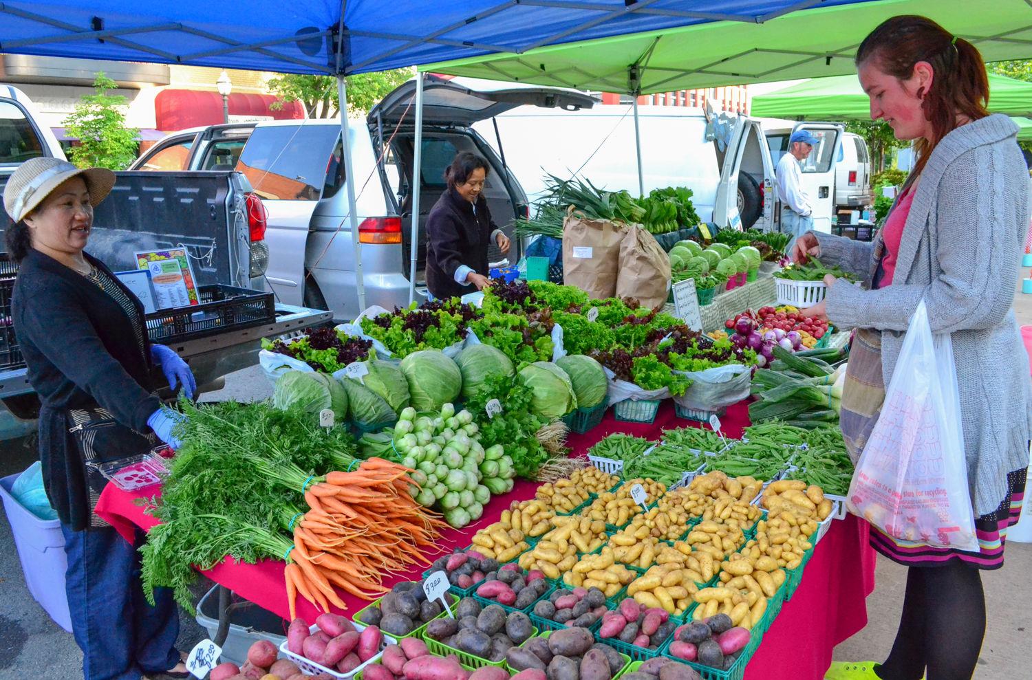 Outdoor Farmers’ Market Reopening Soon, Cooks Up Pro Demos The