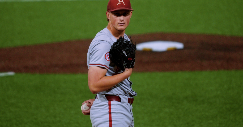 Arkansas shuts out Missouri, takes series