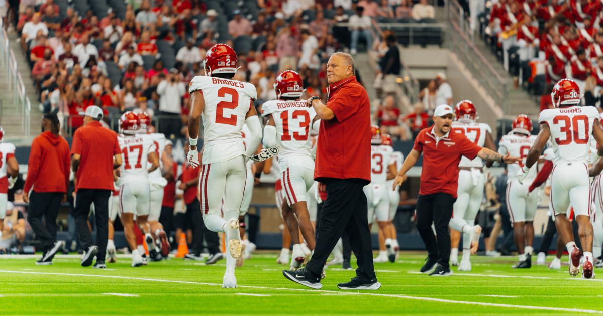 Red Wolf Vs Razorbacks First ever Razorbacks-Red Wolves matchup in Arkansas’ War Memorial ...