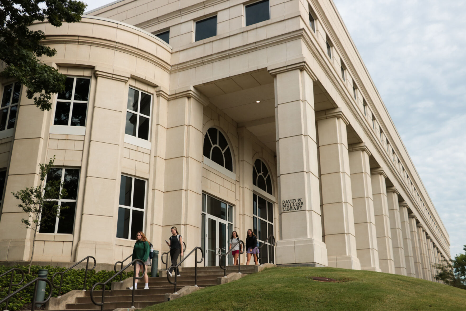 Mullins Library will be open 24/7 hours for finals week | News | uatrav.com