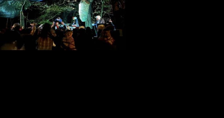 Corn Party brings students together for night of music, thrifting and corn - Vimarsana News
