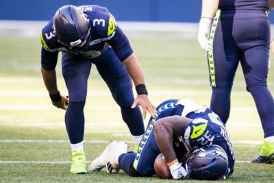 Seahawks Fuming Over Play That Injured Carson Seahawks Union Bulletin Com