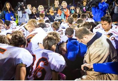 Commentary: The story of the praying Bremerton coach keeps getting more  surreal | Opinion Columns 