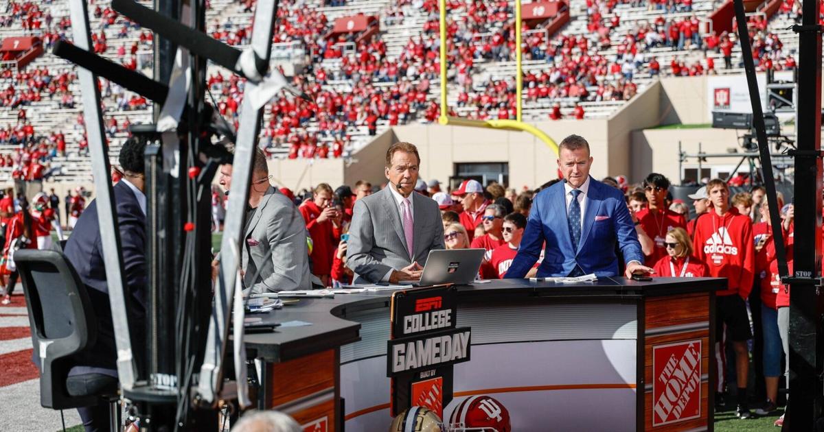 Husky Fans Husky fans experience Big Ten football — and ‘College GameDay’ — in ...