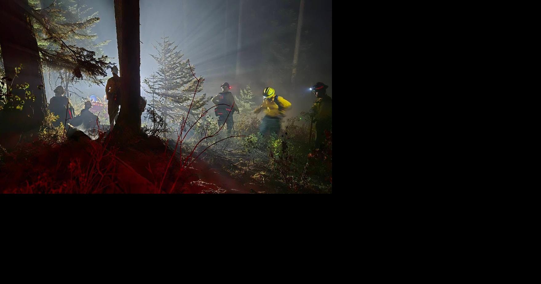 Hagen and Paradise fires: Highway 204 closes as wind direction changes