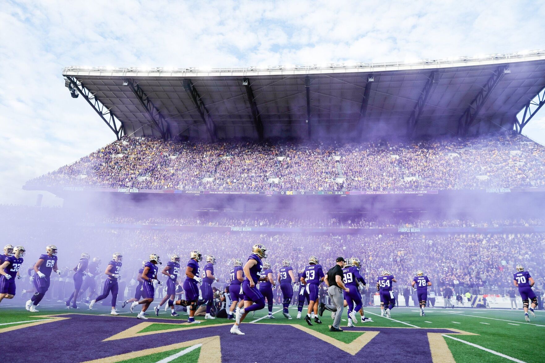 Uw husky football online