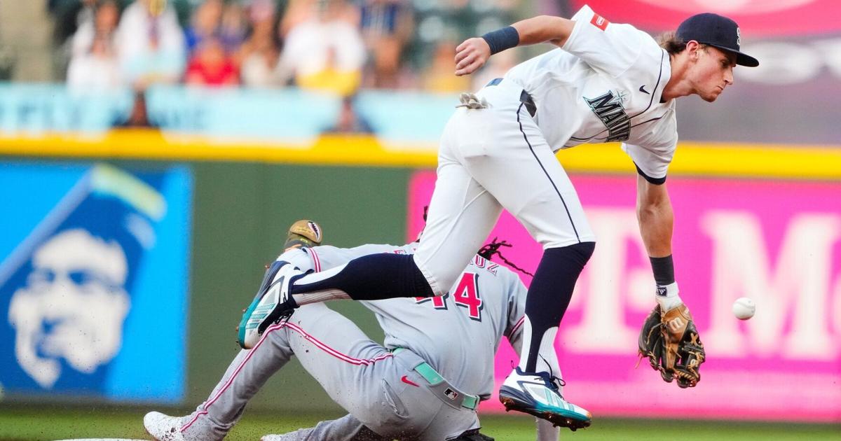Photos: Reds at Mariners