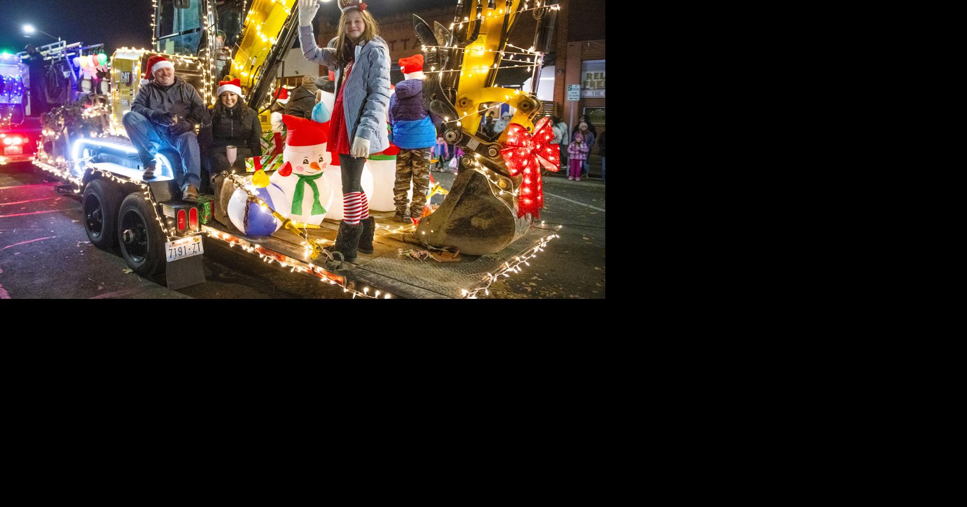 Holiday Parade Of Lights 2022 Photos