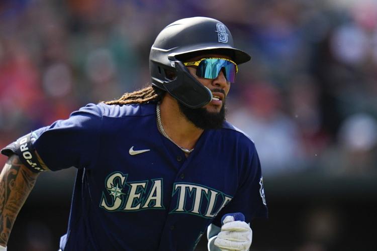 Mike Ford crushes game-tying HR in 9th inning, but Mariners fall