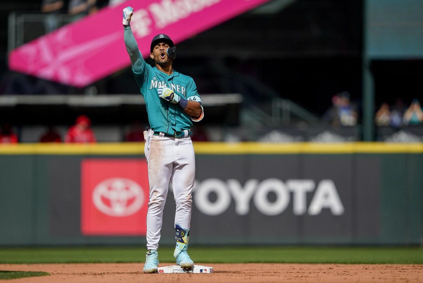 Luis Castillo, Julio Rodriguez doing their best to carry Mariners into  playoffs, Mariners