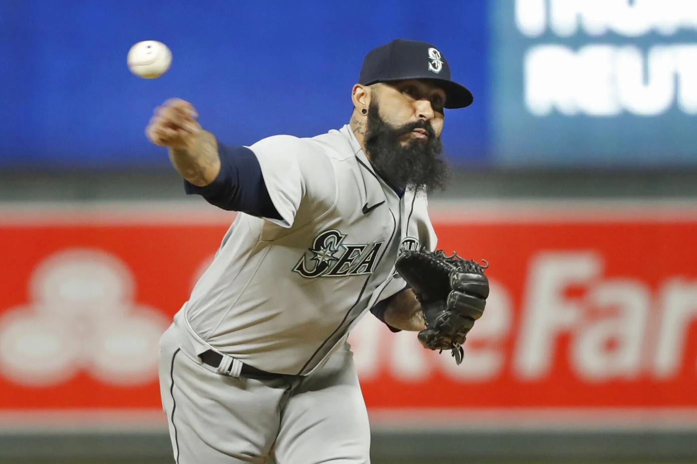 Fans, immigrant activists still buzzing about Giants pitcher Sergio Romo's  'illegal' shirt – The Mercury News