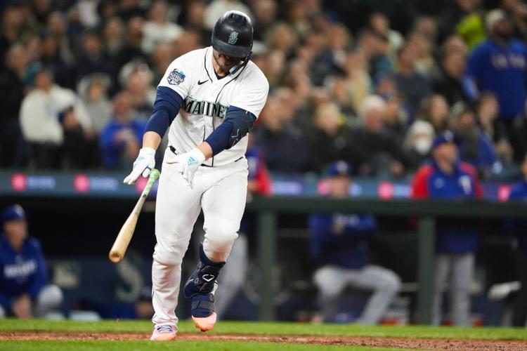 Mariners C Luis Torrens makes major mental mistake against Rangers