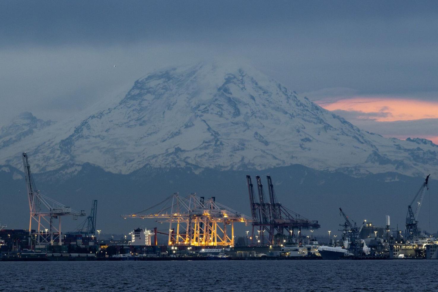 No ‘eruption threat’ at Mount Rainier, scientists say | Northwest ...