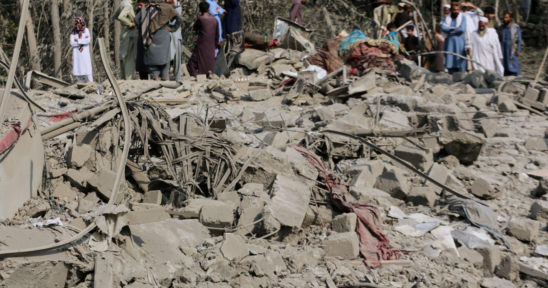 Pakistan says airstrikes in Afghanistan kill 28 militants ; Kabul reports 3 civilians killed