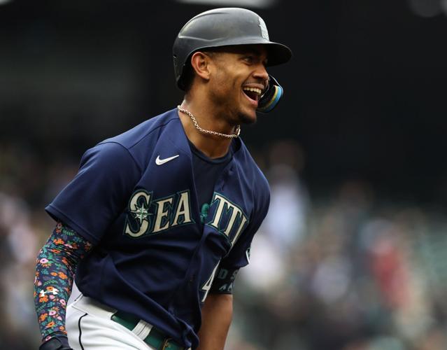 Mariners face tough decision with free-agent slugger Teoscar Hernandez