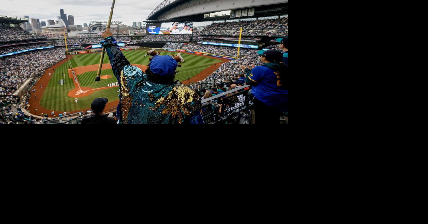 Mariners fans bring energy, hope as playoff baseball returns