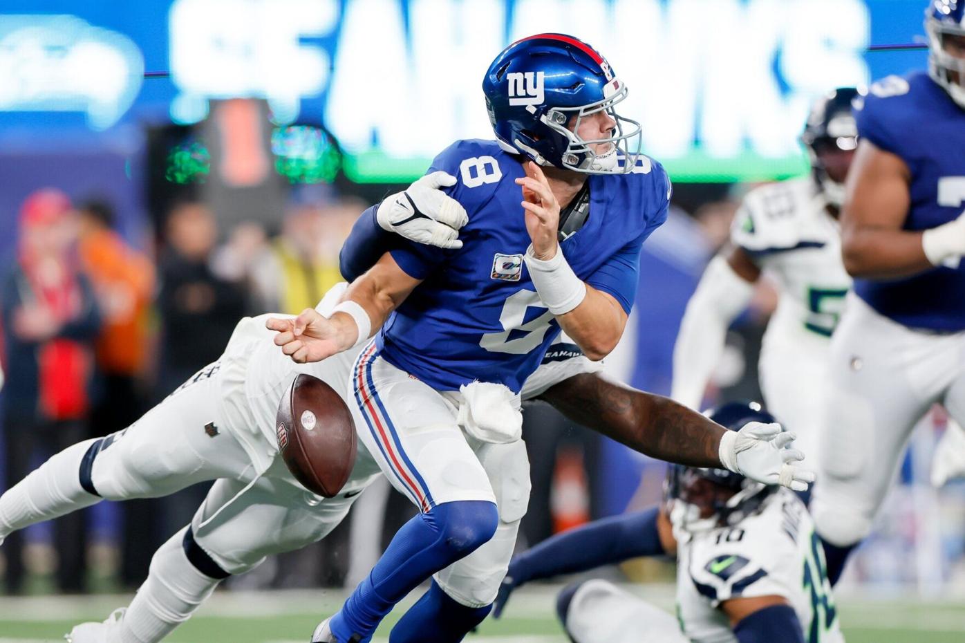 Monday Night Football: Seahawks sack Daniel Jones, Giants 24-3