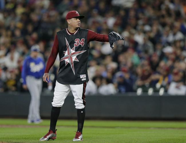 Mariners show off new uniforms, but they don't help them connect