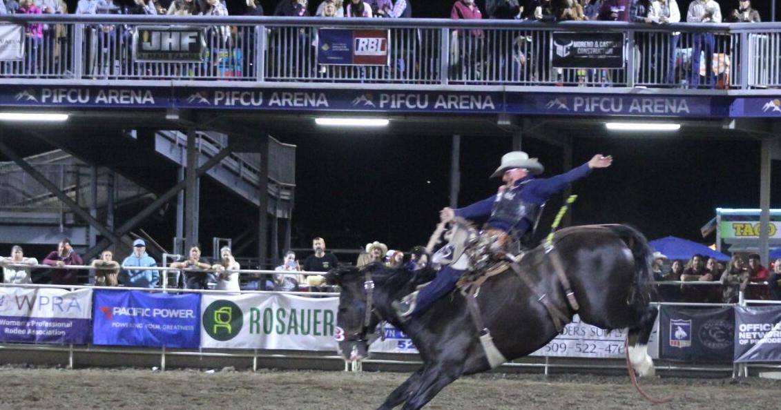 Let 'em kick: Walla Walla hosts hundreds for pro rodeo