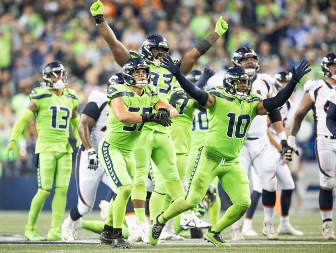 Photos: Wilson, Broncos ride into Seattle for Monday Night