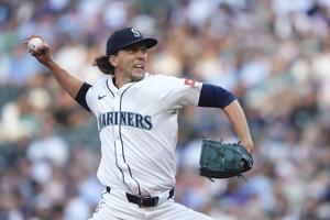 Photos: Seattle Mariners face Milwaukee Brewers