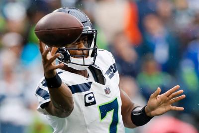 Seahawks QB Geno Smith returns after leaving game vs. Giants with